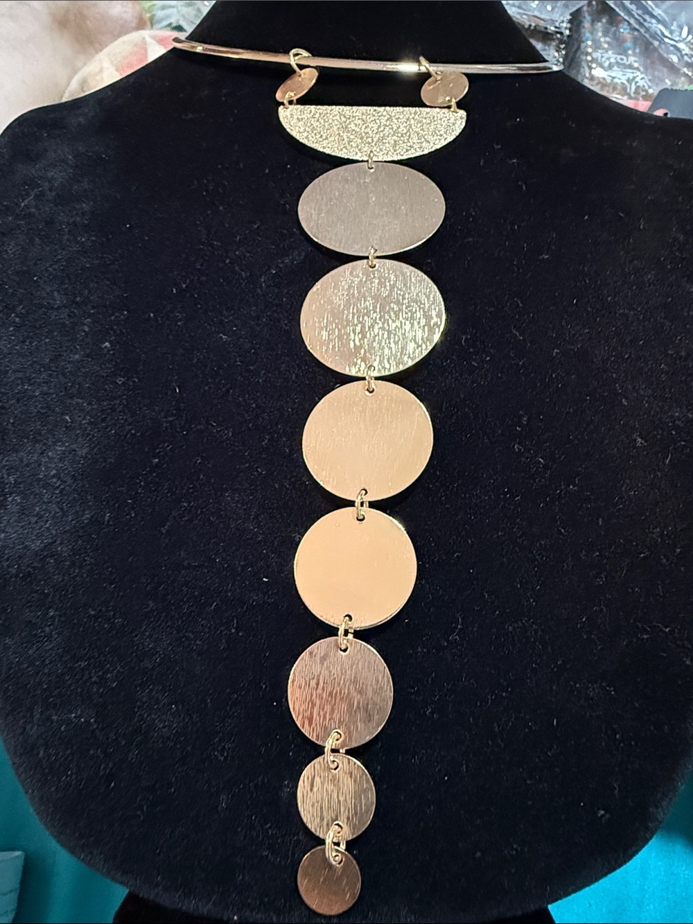 NWT Women’s 13” Elegant Gold Disc Drop choker Pendant Necklace
